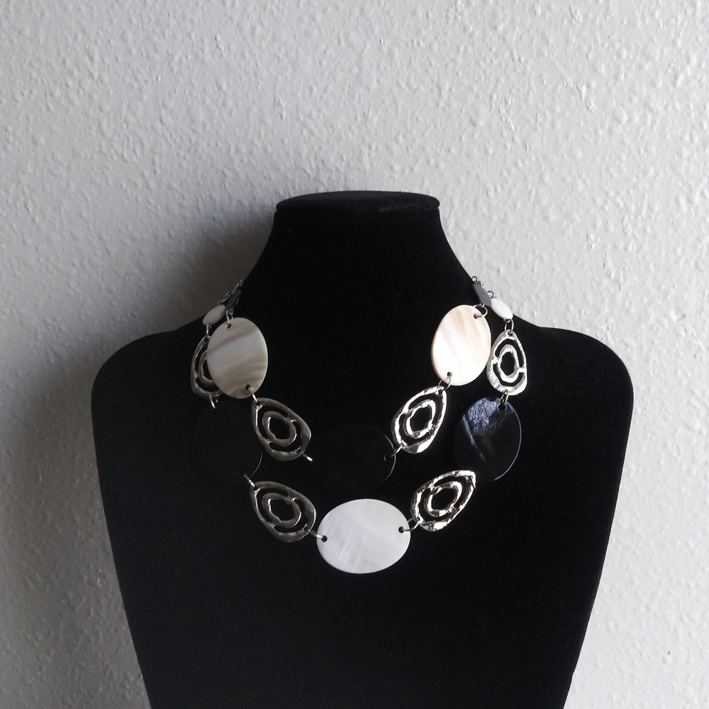 NWT-Jules B necklace